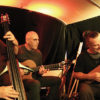 Jan Vanek et deux membres du Ciel Orchestra lors du concert en bus de décembre dernier - Photo : Diversions